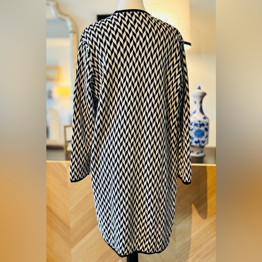 Black and White Chevron Cardigan XL - Picture 7 of 10